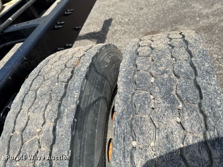 image for item DU9160 2012 Peterbilt 337 truck cab and chassis