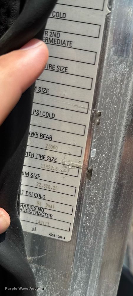 image for item DU9160 2012 Peterbilt 337 truck cab and chassis