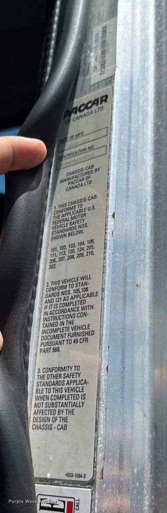 image for item DU9160 2012 Peterbilt 337 truck cab and chassis