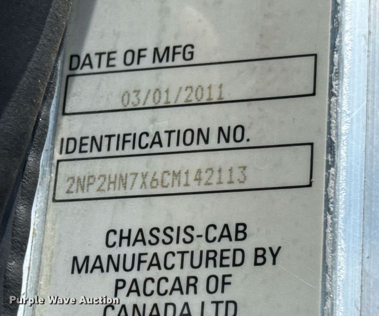 image for item DU9160 2012 Peterbilt 337 truck cab and chassis