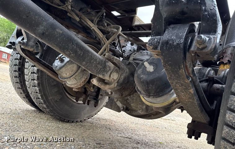 image for item DV2659 2000 Freightliner FLD112 semi truck