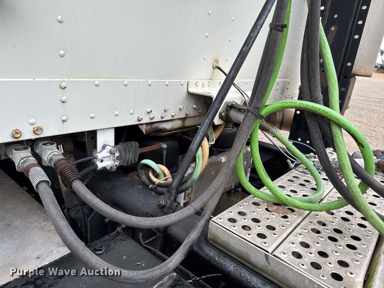 image for item DV2659 2000 Freightliner FLD112 semi truck