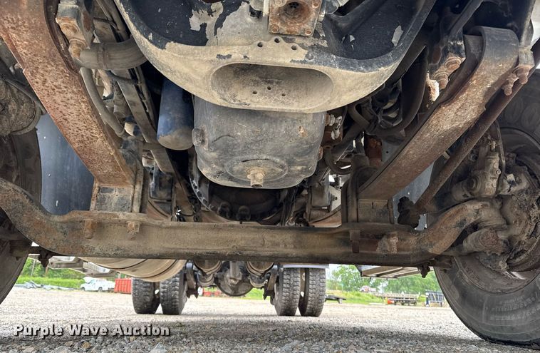 image for item DV2659 2000 Freightliner FLD112 semi truck