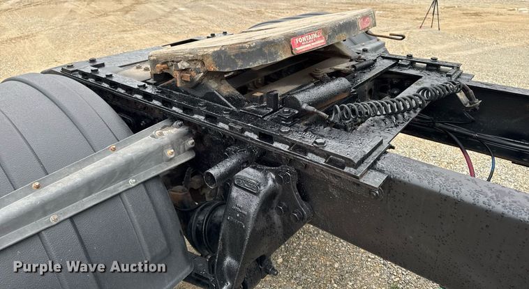 image for item DV2659 2000 Freightliner FLD112 semi truck