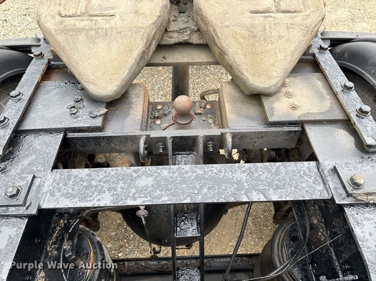 image for item DV2659 2000 Freightliner FLD112 semi truck