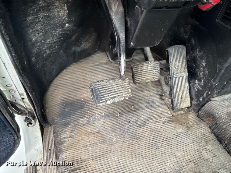 image for item DV2659 2000 Freightliner FLD112 semi truck