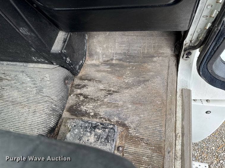 image for item DV2659 2000 Freightliner FLD112 semi truck