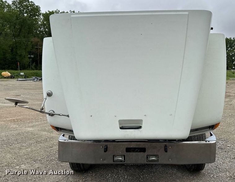 image for item DV2659 2000 Freightliner FLD112 semi truck