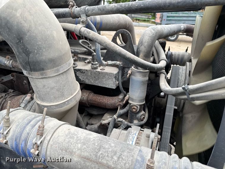 image for item DV2659 2000 Freightliner FLD112 semi truck