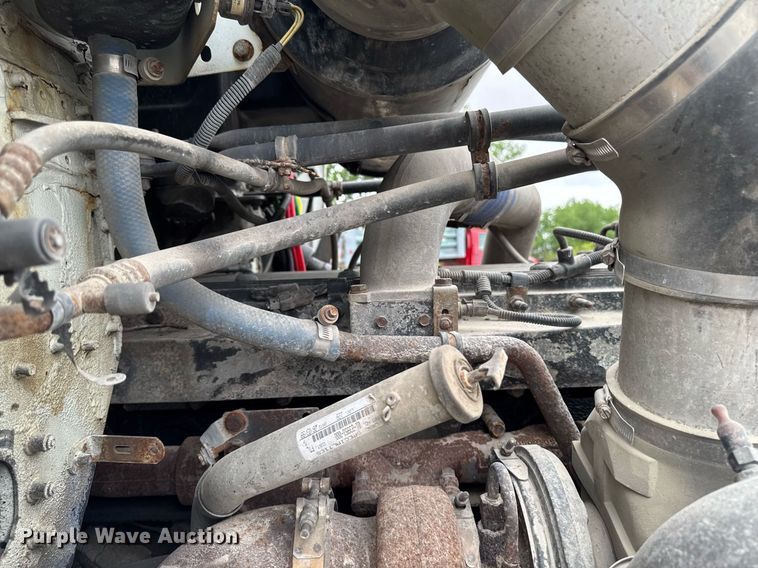 image for item DV2659 2000 Freightliner FLD112 semi truck