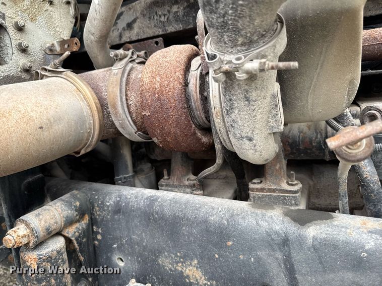 image for item DV2659 2000 Freightliner FLD112 semi truck