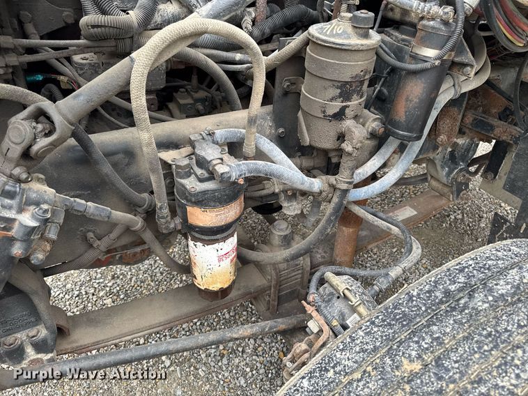 image for item DV2659 2000 Freightliner FLD112 semi truck