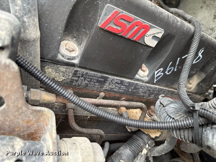 image for item DV2659 2000 Freightliner FLD112 semi truck