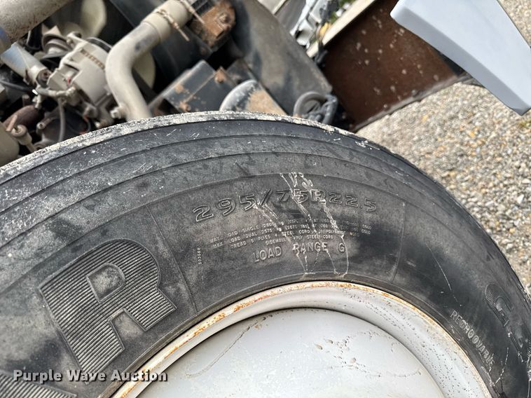 image for item DV2659 2000 Freightliner FLD112 semi truck