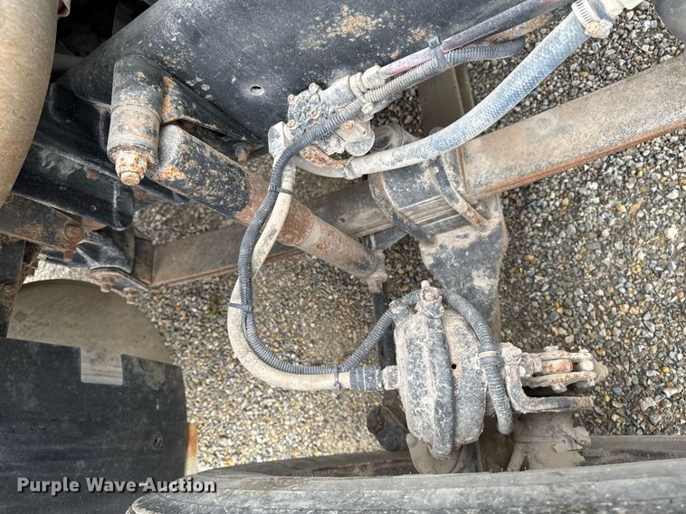 image for item DV2659 2000 Freightliner FLD112 semi truck