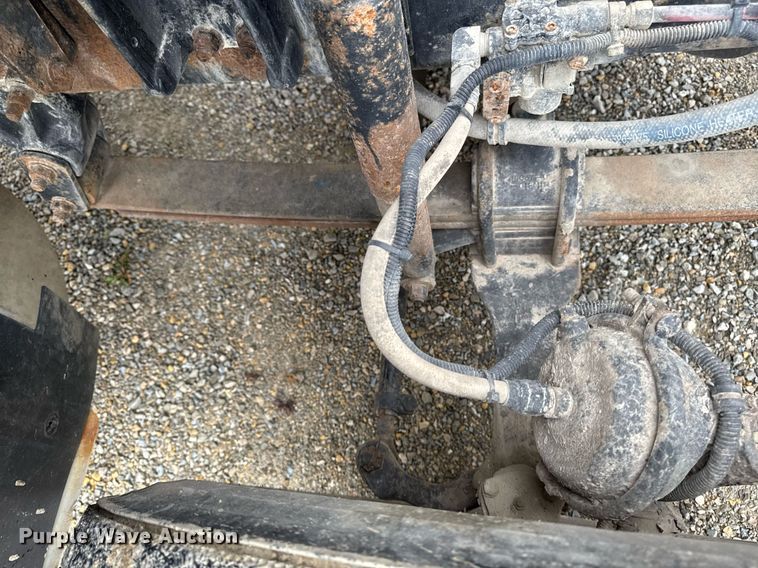 image for item DV2659 2000 Freightliner FLD112 semi truck