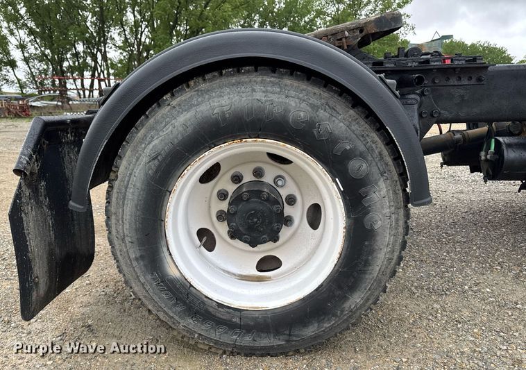 image for item DV2659 2000 Freightliner FLD112 semi truck