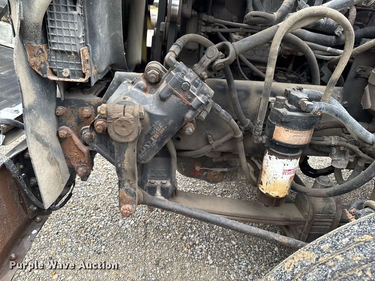 image for item DV2659 2000 Freightliner FLD112 semi truck