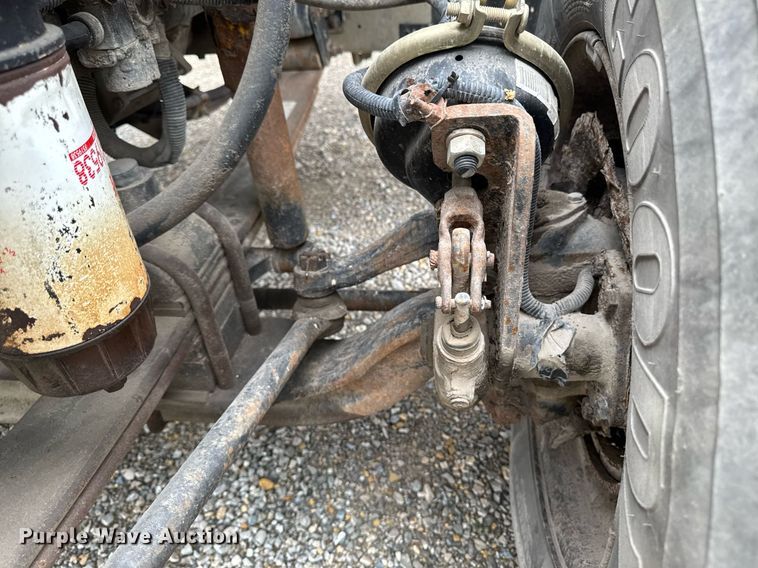 image for item DV2659 2000 Freightliner FLD112 semi truck