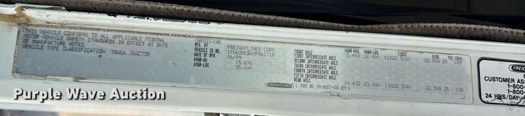 image for item DV2659 2000 Freightliner FLD112 semi truck