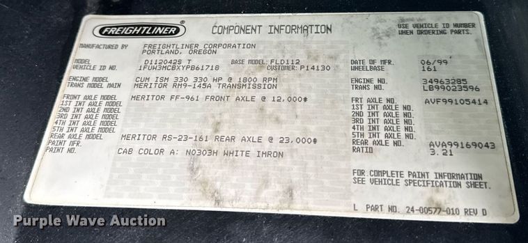 image for item DV2659 2000 Freightliner FLD112 semi truck