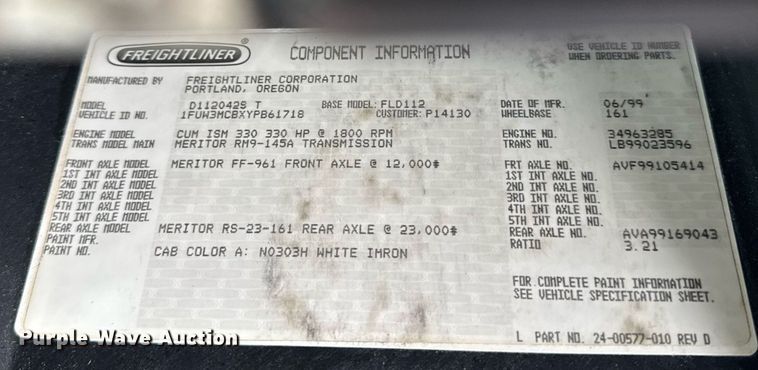 image for item DV2659 2000 Freightliner FLD112 semi truck