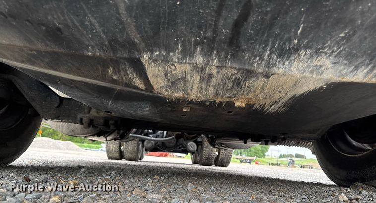 image for item DV2660 2006 Volvo VNM semi truck