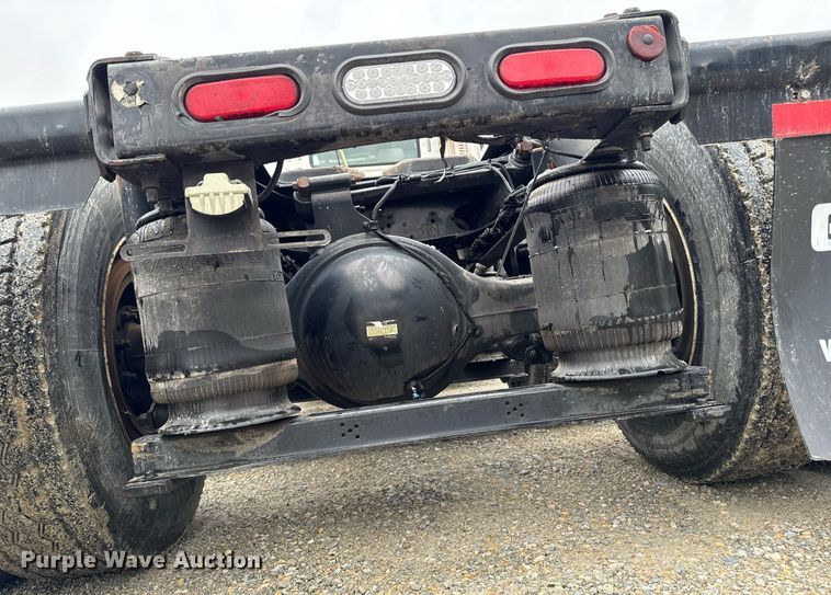 image for item DV2660 2006 Volvo VNM semi truck