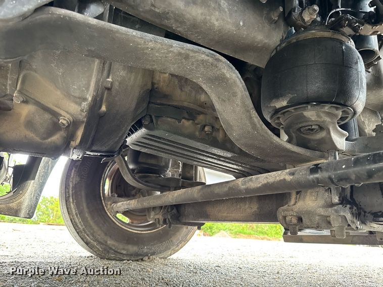 image for item DV2660 2006 Volvo VNM semi truck