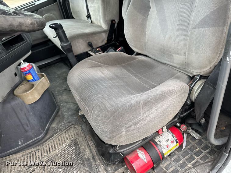 image for item DV2660 2006 Volvo VNM semi truck