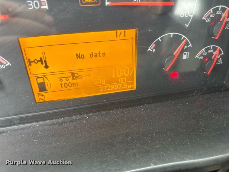 image for item DV2660 2006 Volvo VNM semi truck