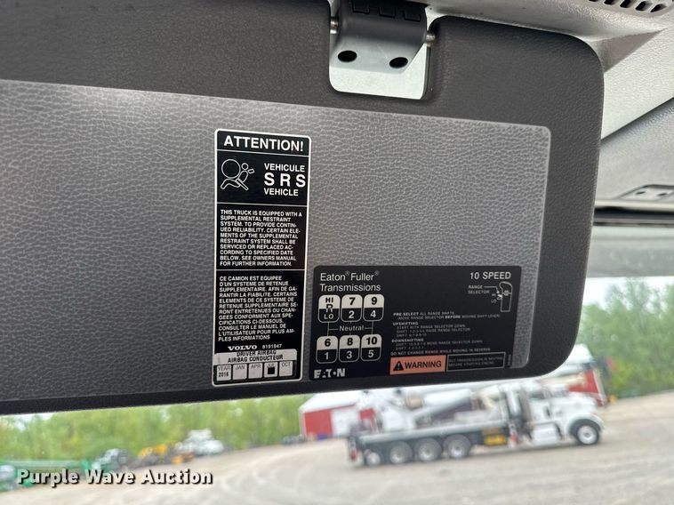 image for item DV2660 2006 Volvo VNM semi truck