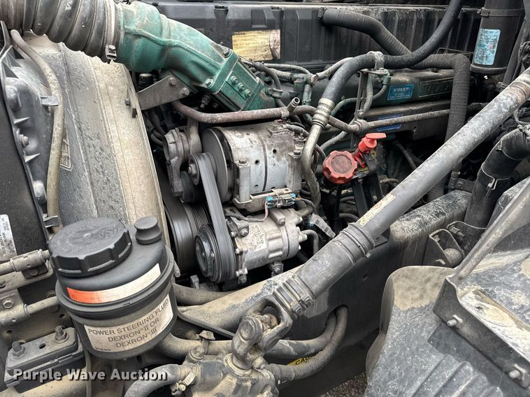 image for item DV2660 2006 Volvo VNM semi truck