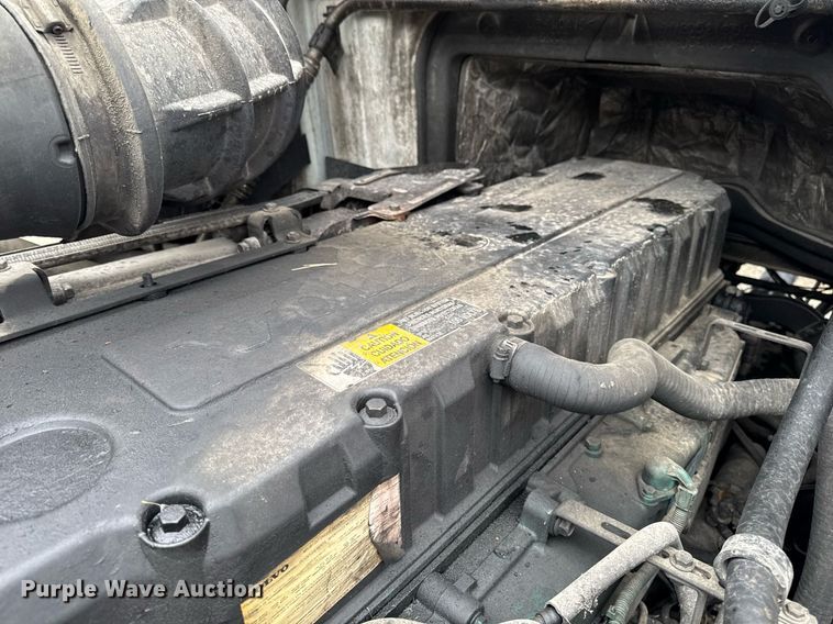 image for item DV2660 2006 Volvo VNM semi truck