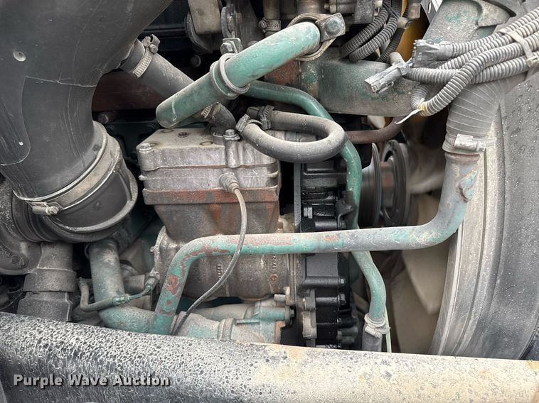 image for item DV2660 2006 Volvo VNM semi truck