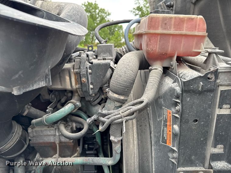 image for item DV2660 2006 Volvo VNM semi truck