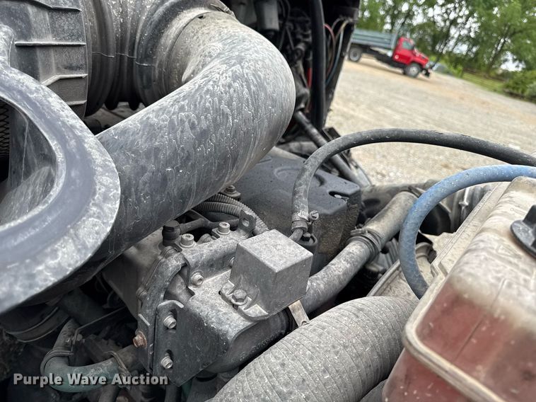 image for item DV2660 2006 Volvo VNM semi truck