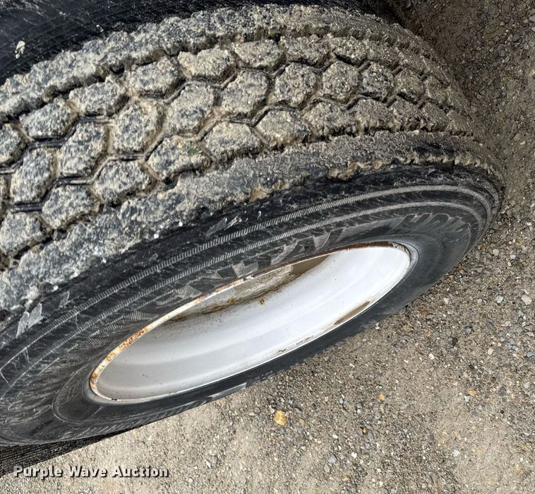 image for item DV2660 2006 Volvo VNM semi truck