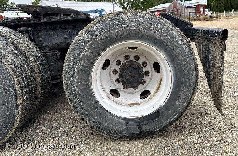 image for item DV2660 2006 Volvo VNM semi truck