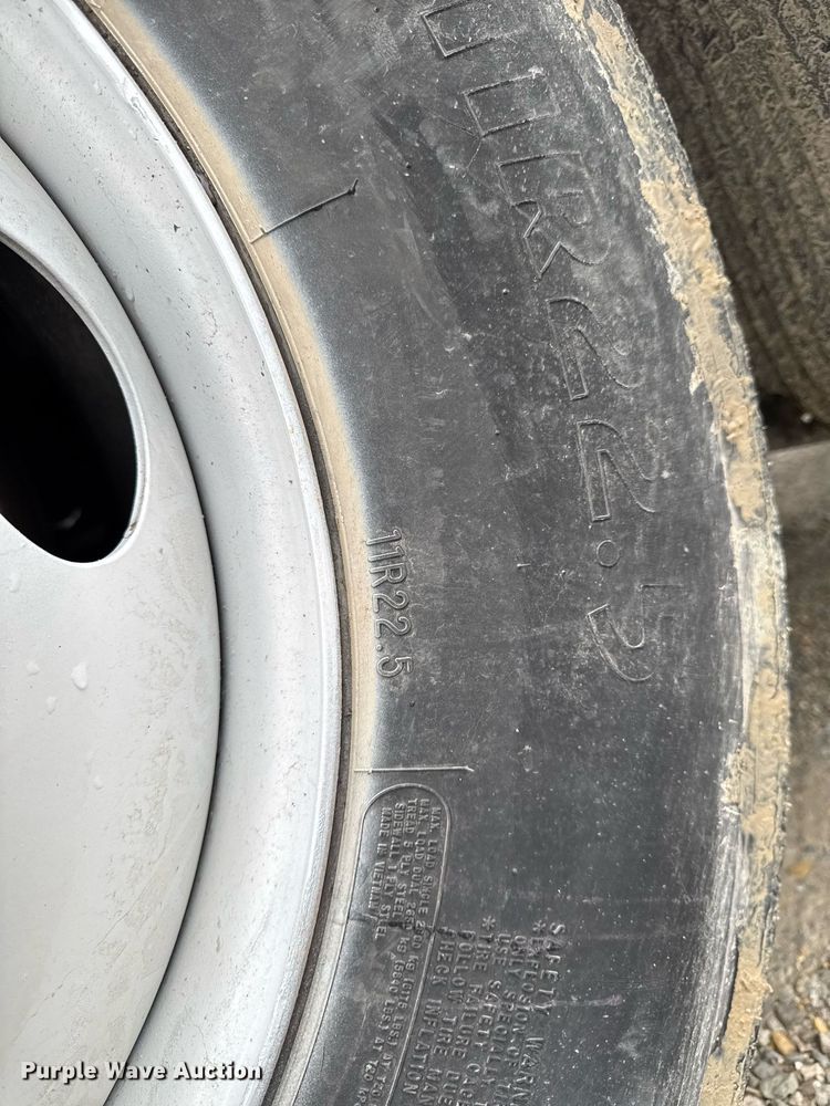 image for item DV2660 2006 Volvo VNM semi truck