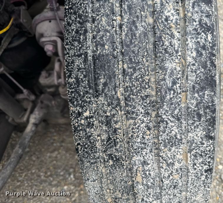 image for item DV2660 2006 Volvo VNM semi truck