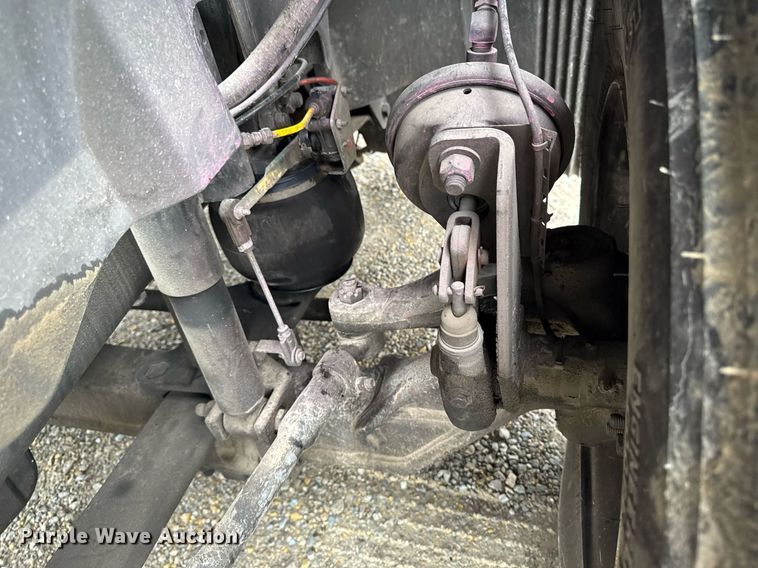 image for item DV2660 2006 Volvo VNM semi truck