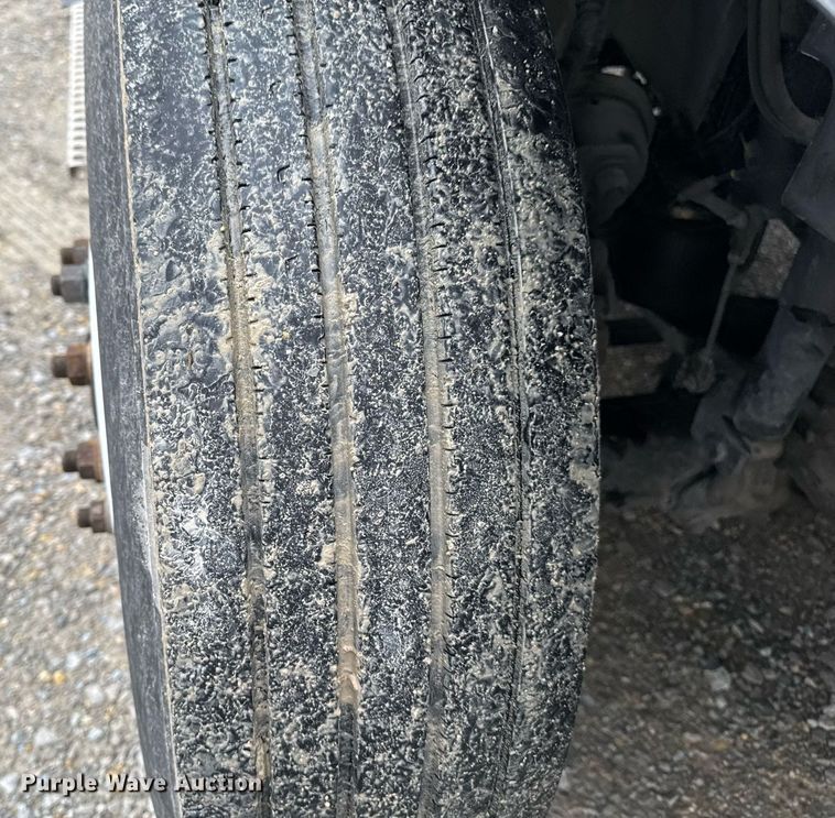 image for item DV2660 2006 Volvo VNM semi truck