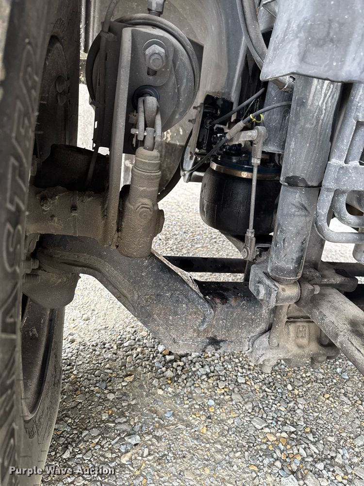 image for item DV2660 2006 Volvo VNM semi truck