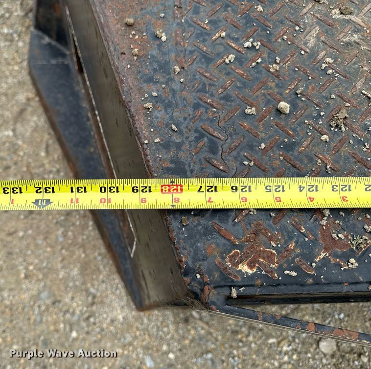image for item DV2664 Flatbed pickup truck bed