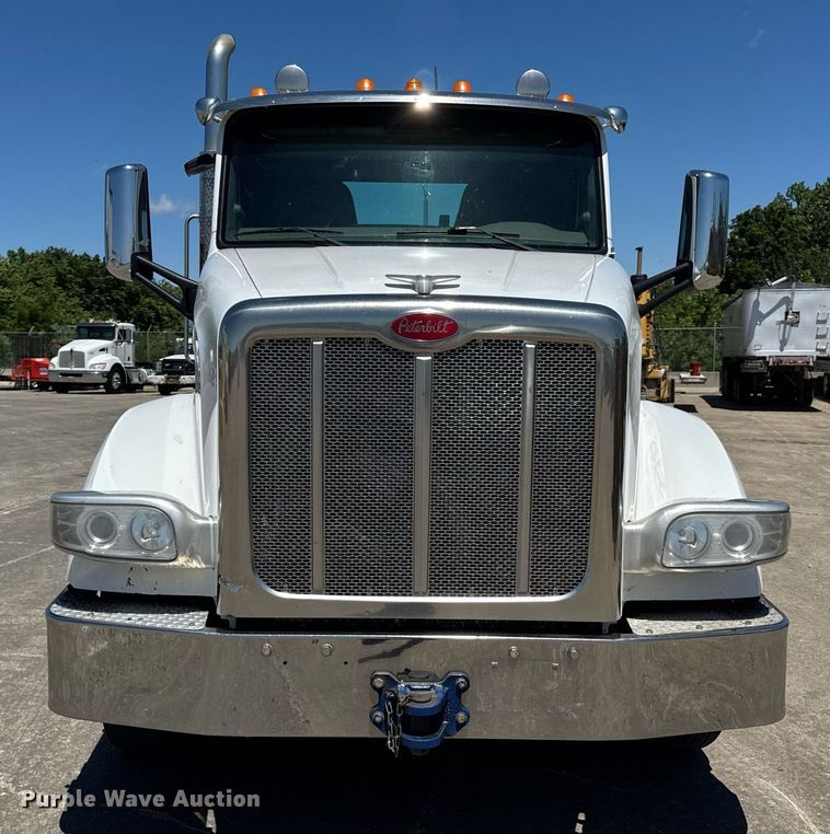image for item DV4060 2016 Peterbilt 567 semi truck