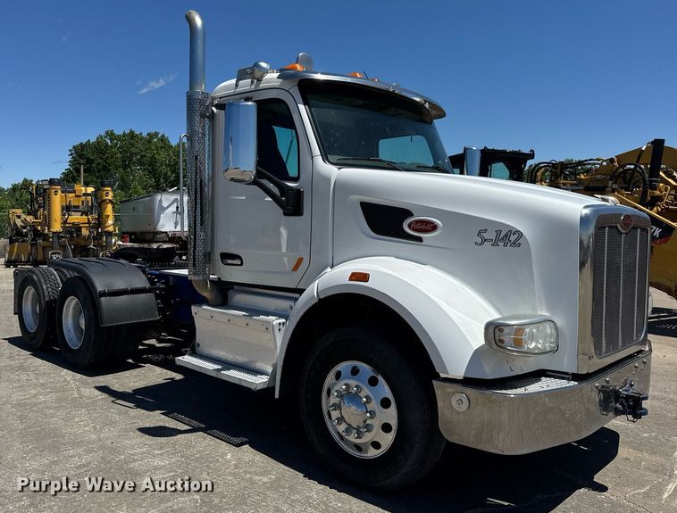 image for item DV4060 2016 Peterbilt 567 semi truck