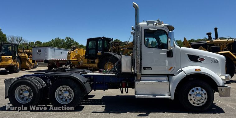 image for item DV4060 2016 Peterbilt 567 semi truck