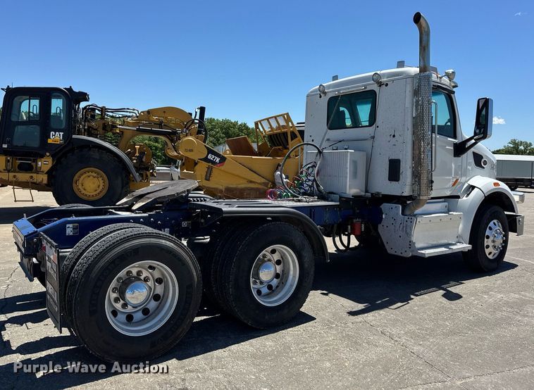 image for item DV4060 2016 Peterbilt 567 semi truck