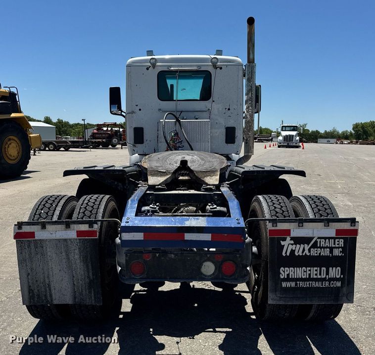 image for item DV4060 2016 Peterbilt 567 semi truck